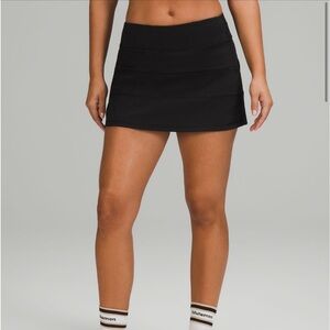 - LULULEMON Pace Rival Mid-Rise Skirt
*Long
- ﻿﻿ SIZE 6
- BLACK
